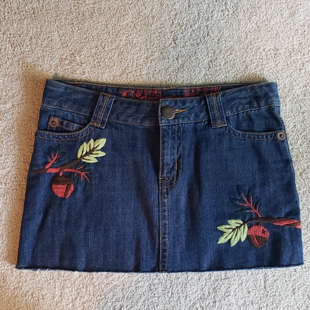Denim skirt with embroidered squirrel, acorns, and leaves - Picture 2 of 7